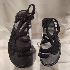 NWOT LADIES BLACK macrame sandals. Size 11